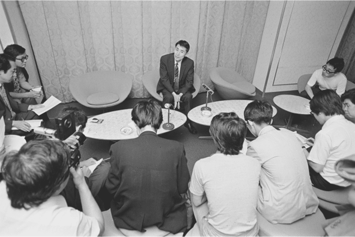 記者会見